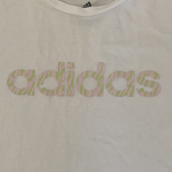 EUC✨ Adidas T-shirt - Picture 5 of 7